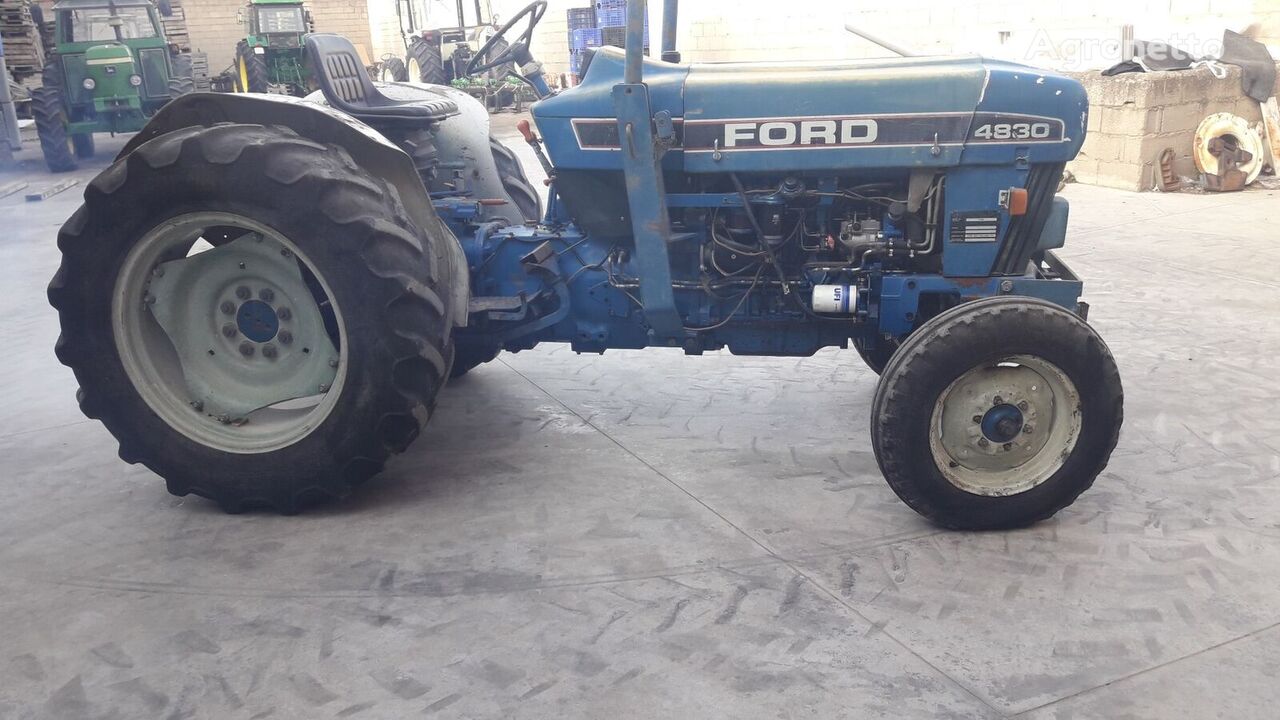 FORD 4830 FRUTERO hjul traktor